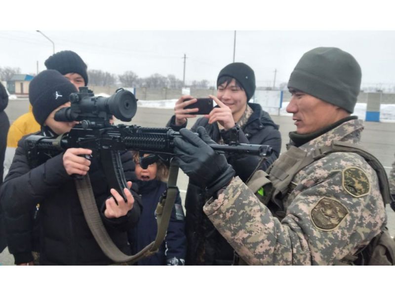 Школьники посетили воинскую часть в Талдыкоргане