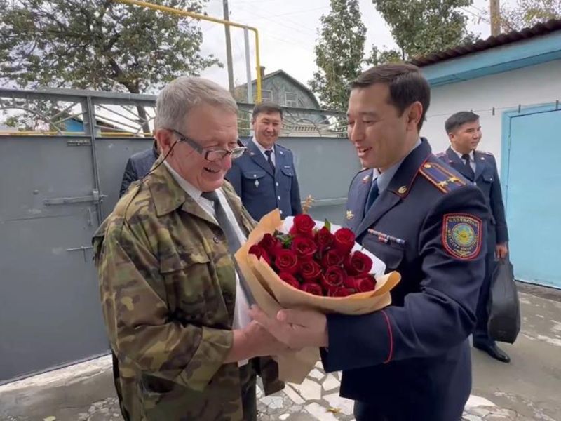 Жетысуские полицейские поздравили с Днём пожилых людей своих ветеранов (видео)