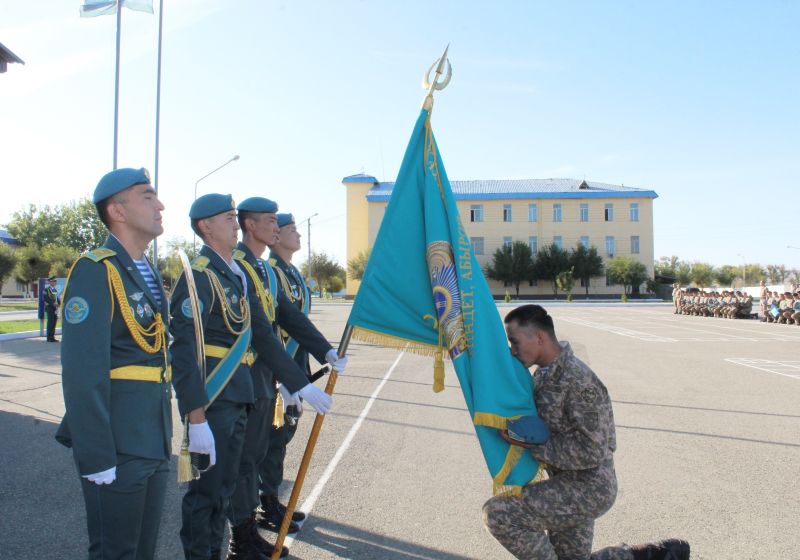 Десантники простились с боевым знаменем