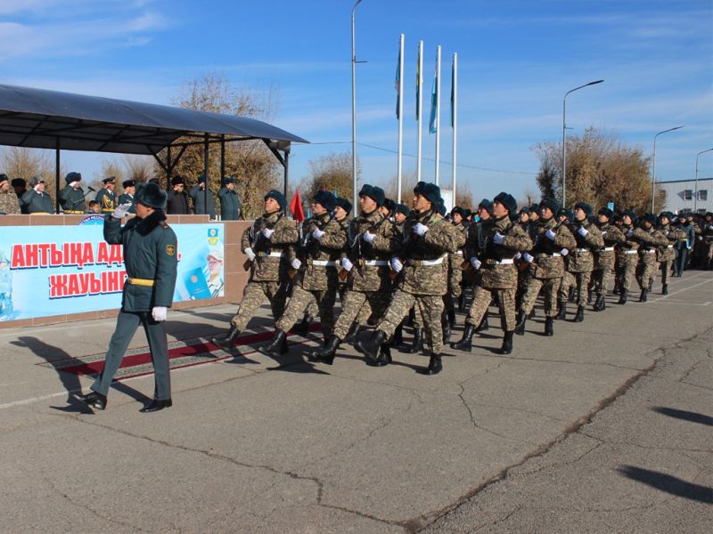 Молодые солдаты принесли присягу в Сарыозекском гарнизоне