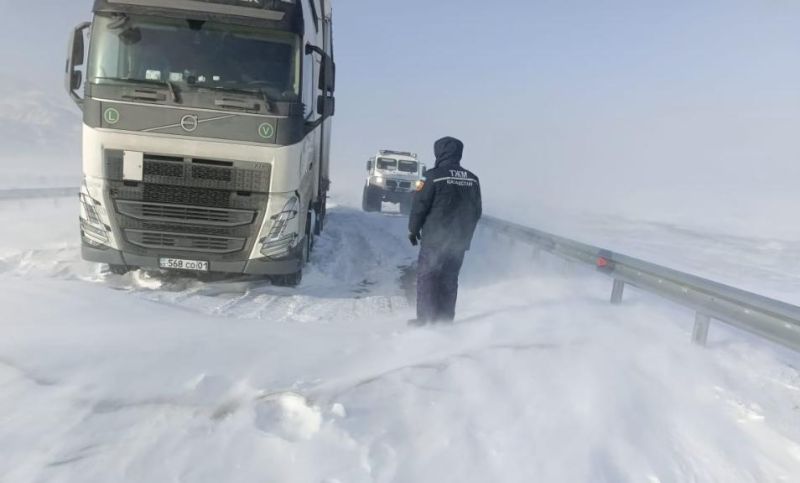 Трасса «Ушарал-Достык»: из снежных заносов спасены 146 человек