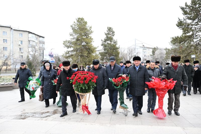 Талдыкорганцы почтили память Динмухамеда Конаева