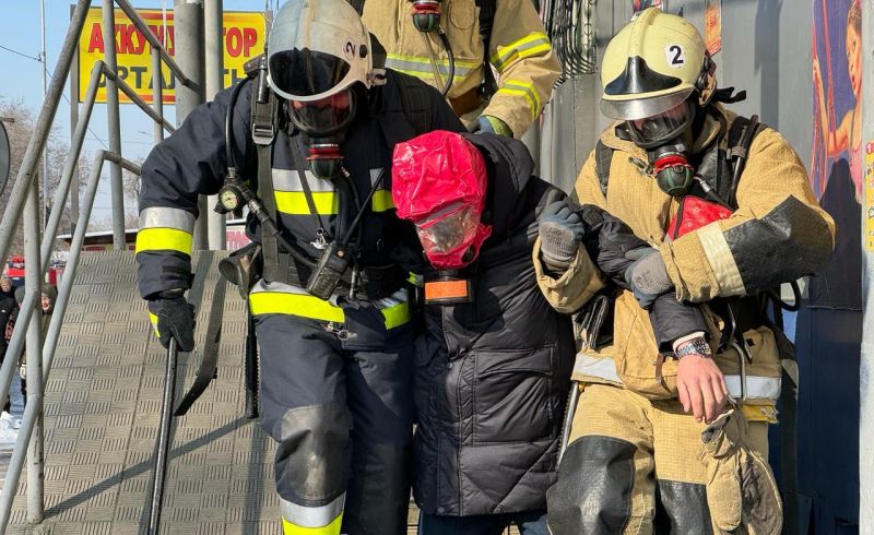 В Жетісу отработали действия при пожаре в торговом доме 