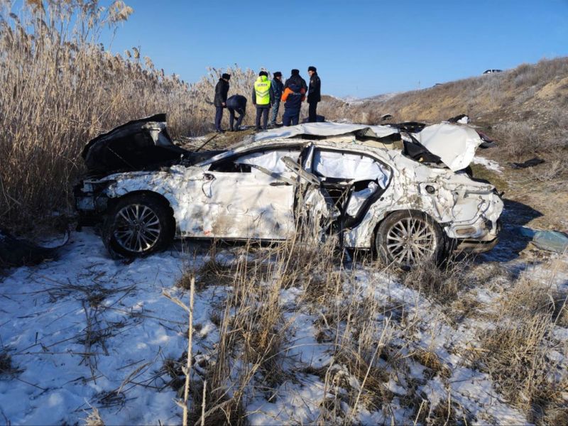 Два человека погибли при опрокидывании авто в Жетісу