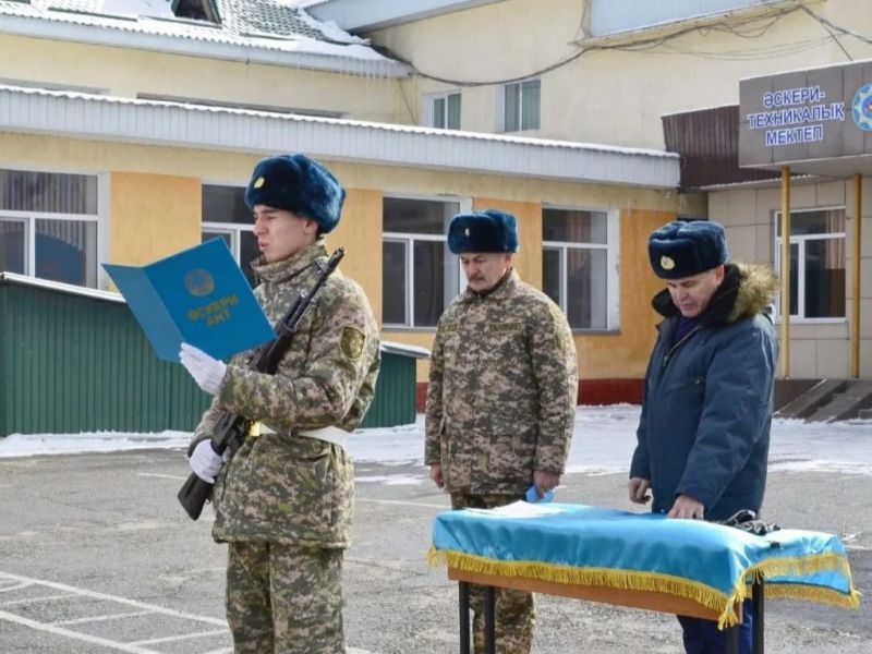 В Талдыкоргане выпускники военно-технической школы приняли военную присягу