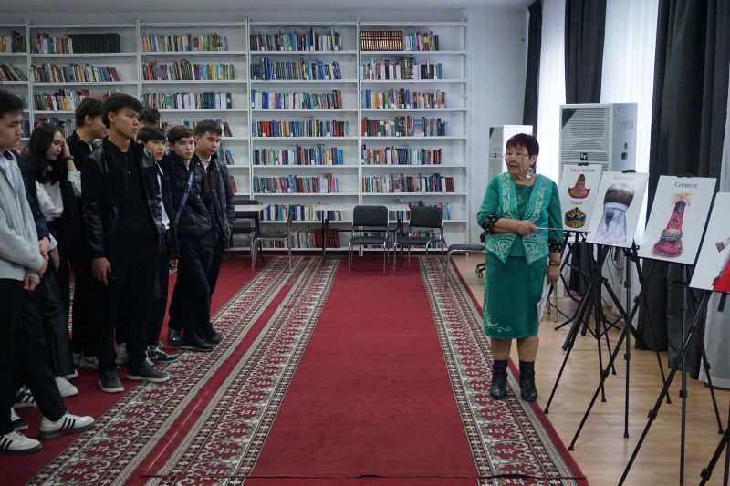 Книжная выставка в Талдыкоргане: популяризация казахской национальной одежды