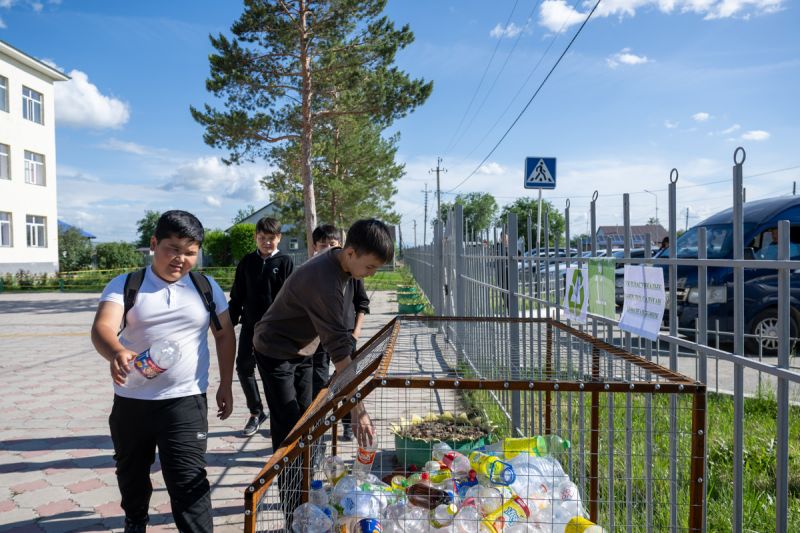 С какой целью школьники Талдыкоргана собирают пластиковые бутылки