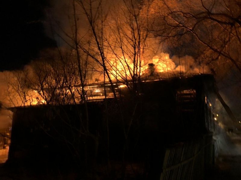 В одном из дачных массивов Талдыкоргана горели жилой дом и дворовые постройки