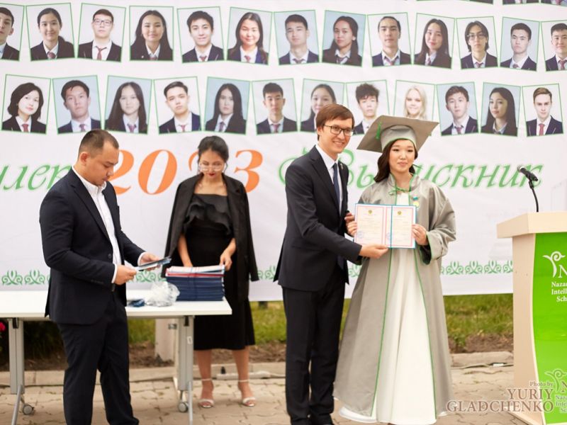 Выпускники НИШ г. Талдыкоргана попрощались со школой