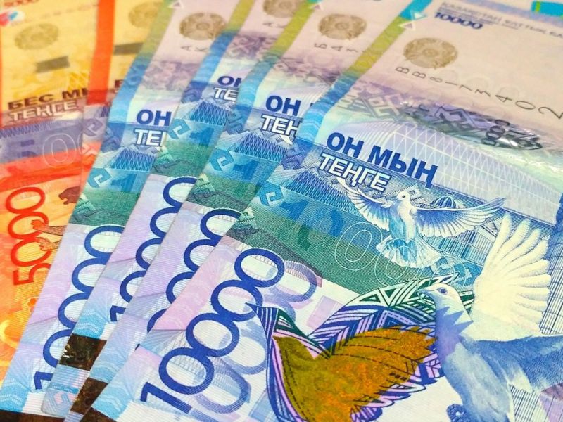Кому работодатели готовы платить зарплату в 700 тысяч тенге в Казахстане