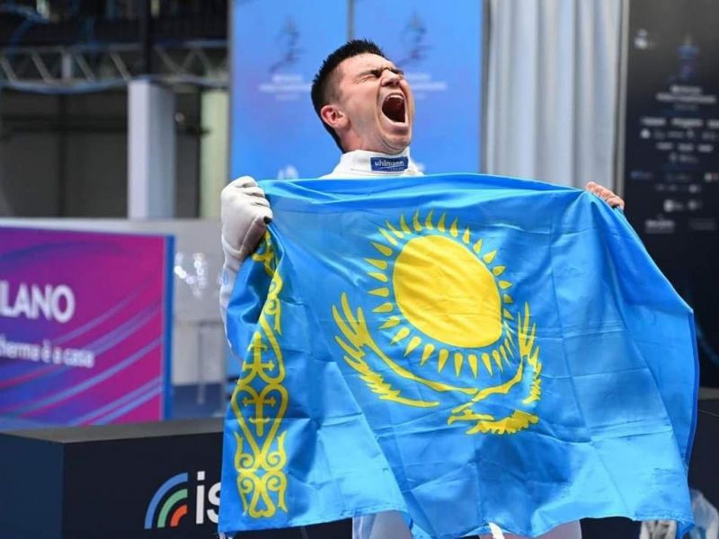 Впервые в истории казахстанец гарантировал себе медаль на ЧМ по фехтованию