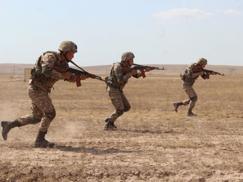 Боевая подготовка взводов прошла в Сарыозекском гарнизоне