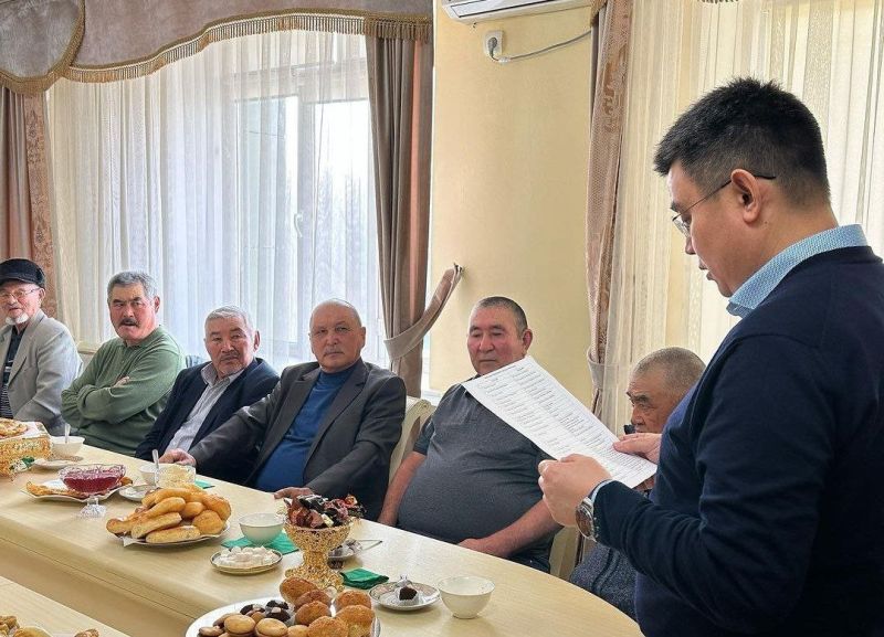 Аким Кербулакского района начал год со встречи с пожилыми людьми