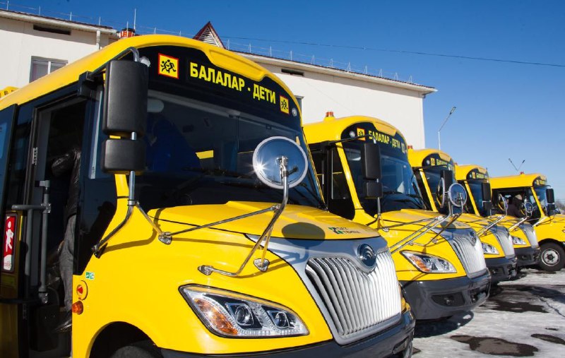 В Жетiсу поступили 5 новых школьных автобусов