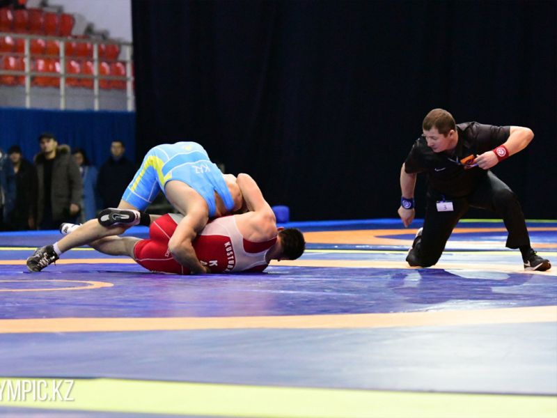 Жетысуский борец Нурзат Кабдырахимов выиграл золото на чемпионате Казахстана
