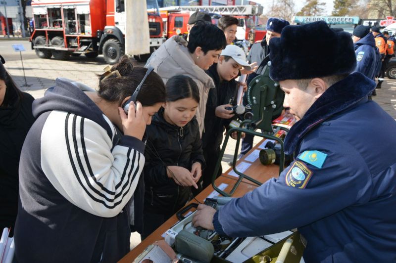 Спасатели Жетісу на страже безопасности: выставка техники и инструктажи для населения