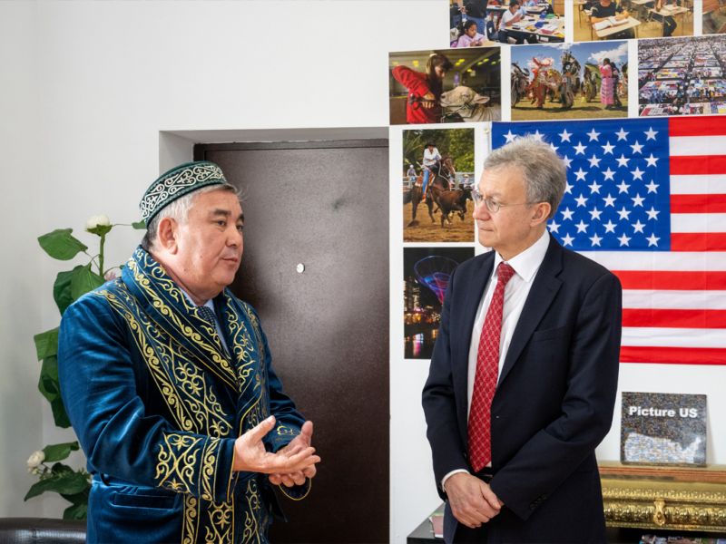 Центр устойчивого развития «Ochaq» Коксуского района посетил посол США в Казахстане