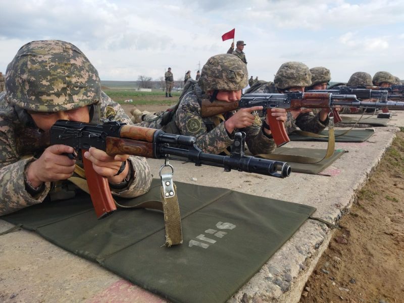 В Жетiсу в Сарыозекском гарнизоне сержанты повысили боевую подготовку