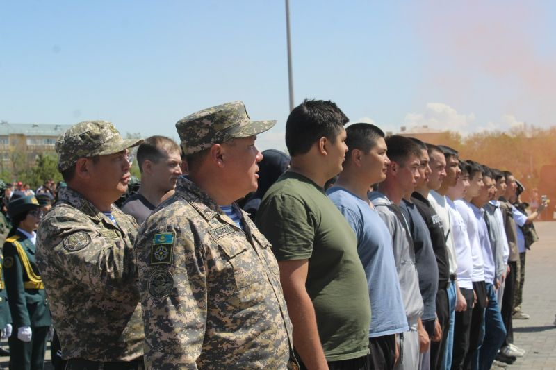 В Талдыкоргане будущих солдат проводили в армию