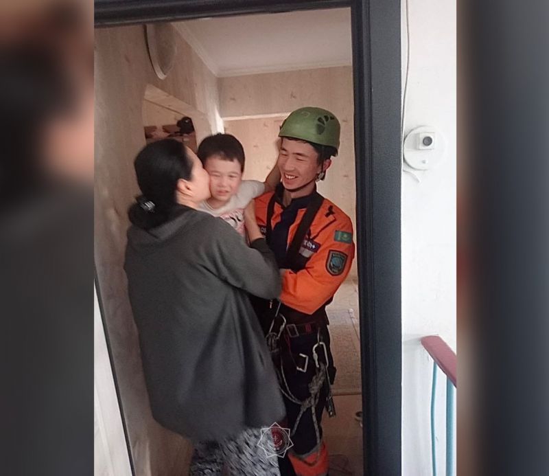 ЧС: В Талдыкоргане 4-летний ребенок закрылся в квартире