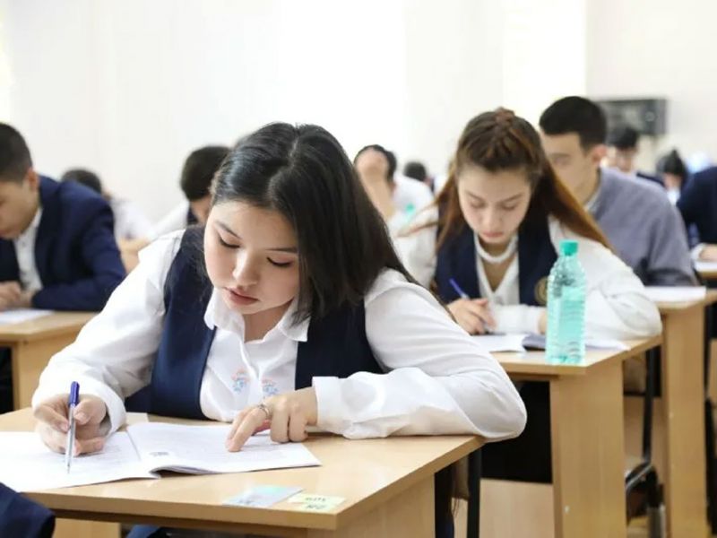 В казахстанских школах стартовали экзамены