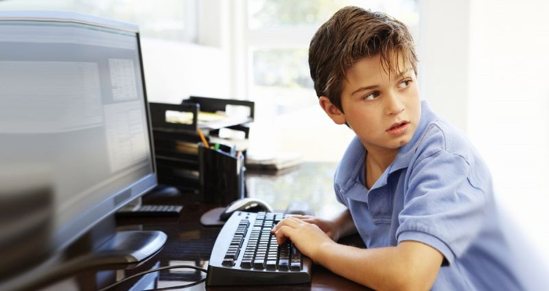 Вниманию родителей: чем интернет может быть опасным для детей