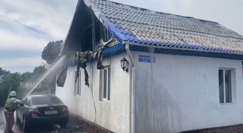 Жетысуские пожарные спасли жилой дом от огня