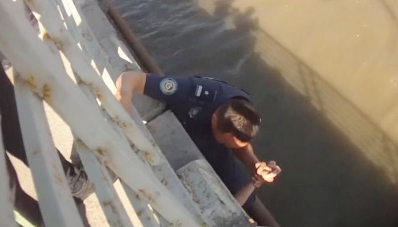 Талдыкорганка пыталась сброситься с моста