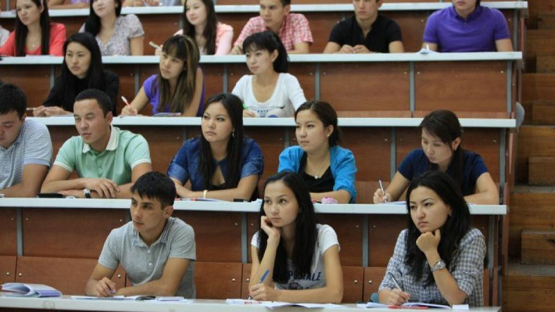 В Казахстане с 1 сентября повысят стипендии студентам