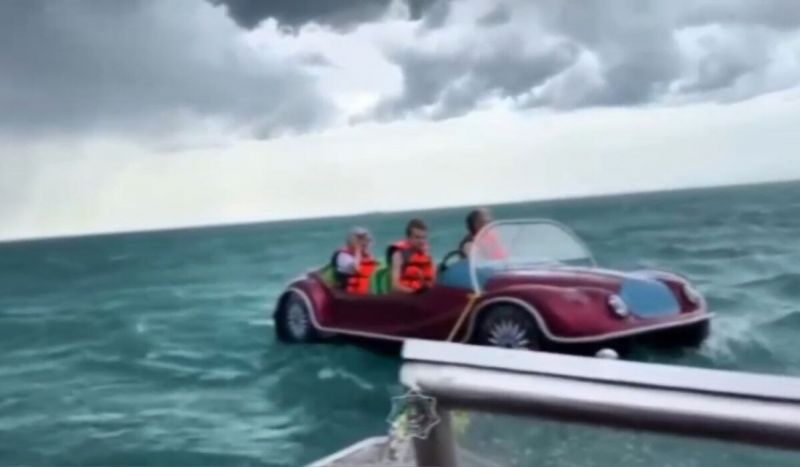 На озере Алаколь спасены унесенные ветром три туриста