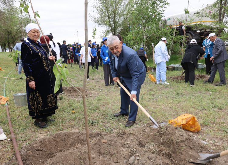 В Талдыкоргане открыли «Аллею дружбы» к 30-летию АНК