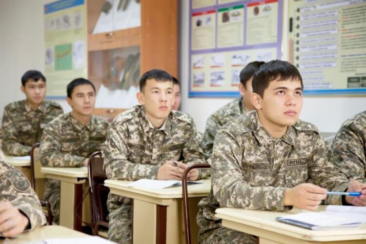 Поступление в военные вузы Казахстана теперь доступно онлайн