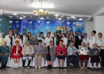 Концерт для тружеников тыла провели в центре Шапагат в Текели