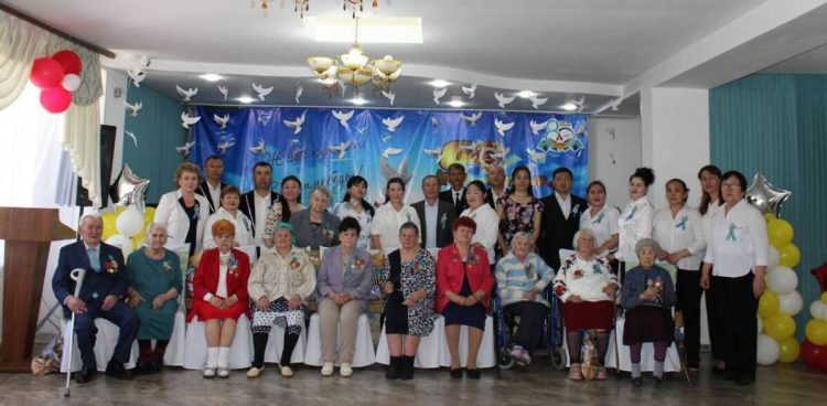 Концерт для тружеников тыла провели в центре Шапагат в Текели