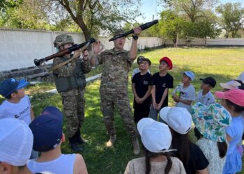 Школьники Панфиловского района побывали в гостях у пограничников