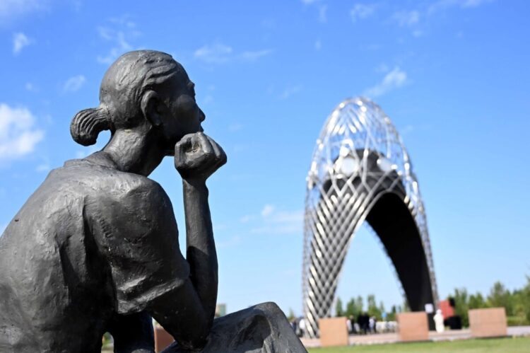 Токаев: Память о миллионах безвинных жертв тоталитаризма священна