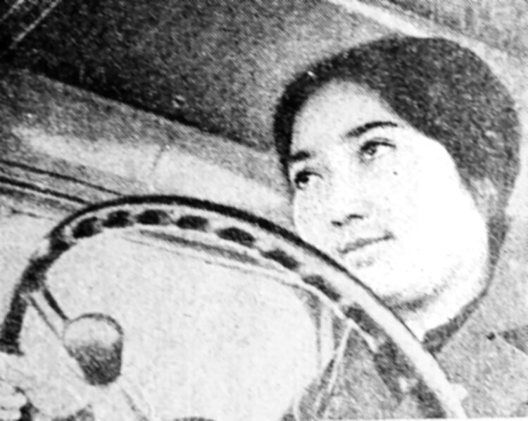 Вначале трактор, а уж потом за школьные парты