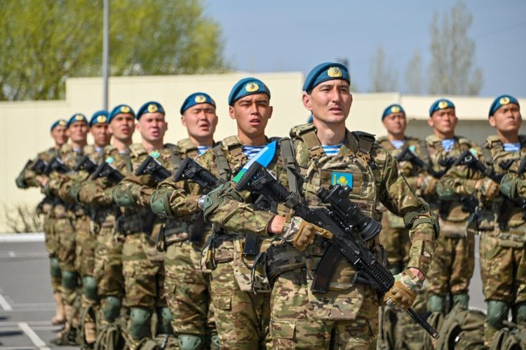 Сегодня в Казахстане отмечают День защитника Отечества