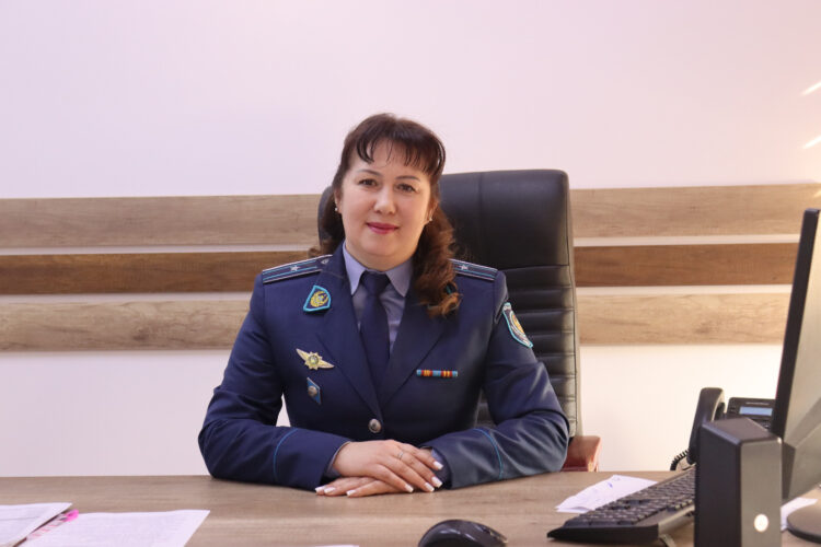 На службе – строгий полицейский, дома – заботливая мама