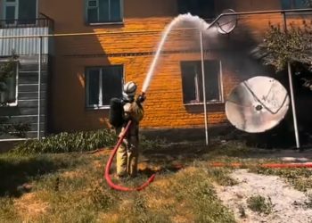 В Талдыкоргане из горящего дома спасены дети и вынесены 7 газовых баллонов