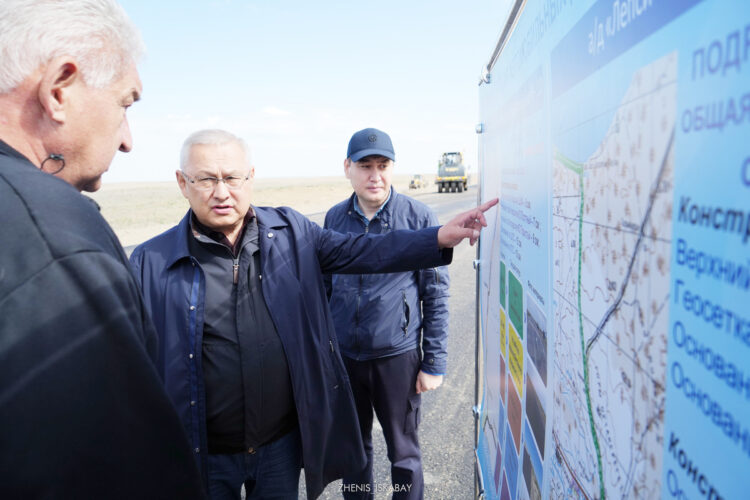 Аким области Жетісу проинспектировал стройобъекты Аксуского района