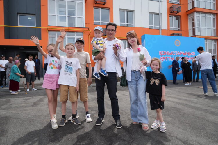 Еще 60 талдыкорганских семей отмечают долгожданное новоселье