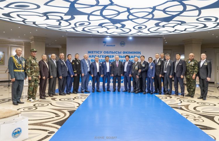 Аким области Жетісу встретился с представителями ветеранских организаций