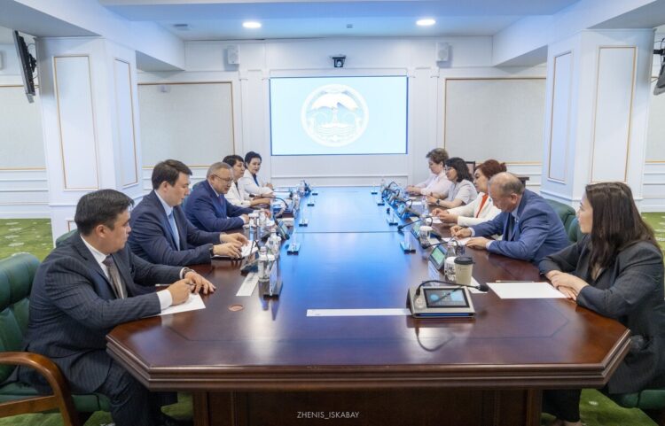Бейбит Исабаев провёл встречу со спикерами Гражданского форума
