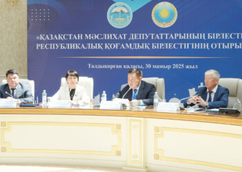 Депутатский корпус страны провел заседание в Талдыкоргане