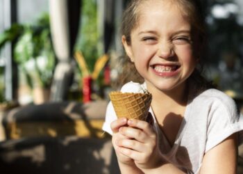 Продавец мороженого, ставший символом тепла