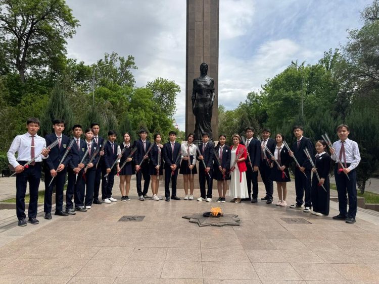 Ученики НИШ Талдыкорган почтили память героев ВОВ