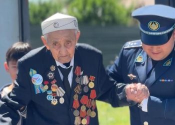 Юные кадеты посетили участника ВОВ в Талдыкоргане