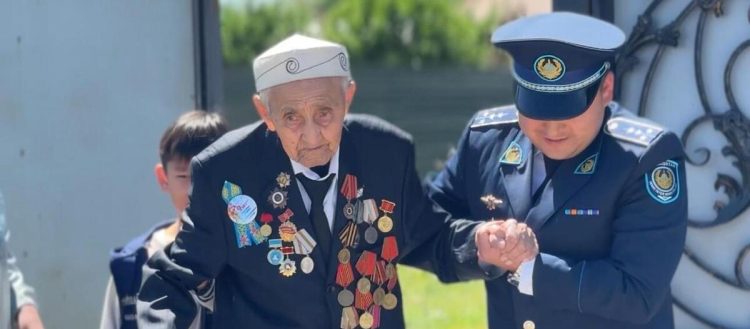 Юные кадеты посетили участника ВОВ в Талдыкоргане