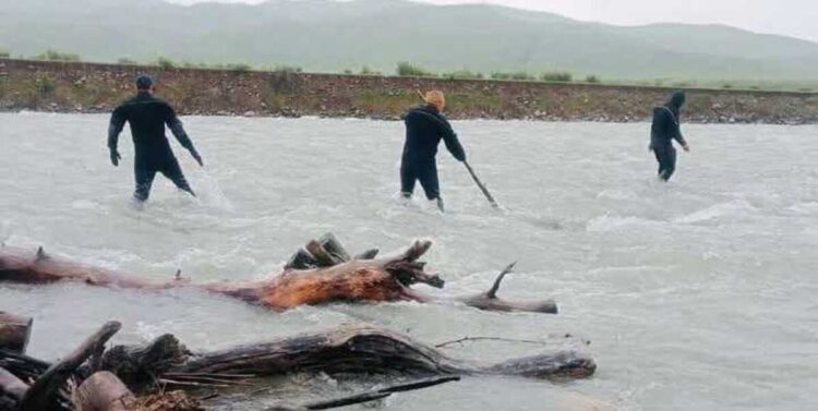 Мужчину унесло течением реки в Кербулакском районе